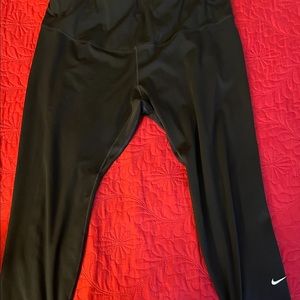 Black Nike dri fit leggings.